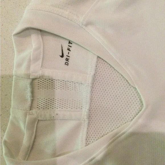 Nike sport top - Picture 3 of 5